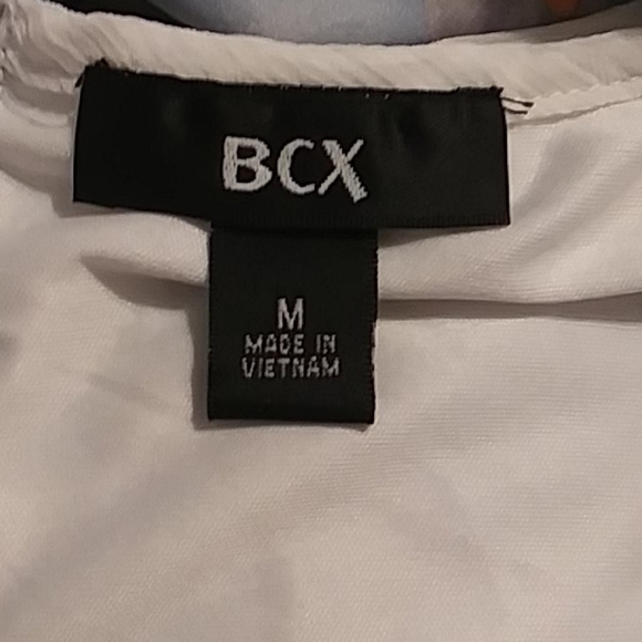 Bcx size medium ruffle sleeveless blouse - Picture 5 of 5